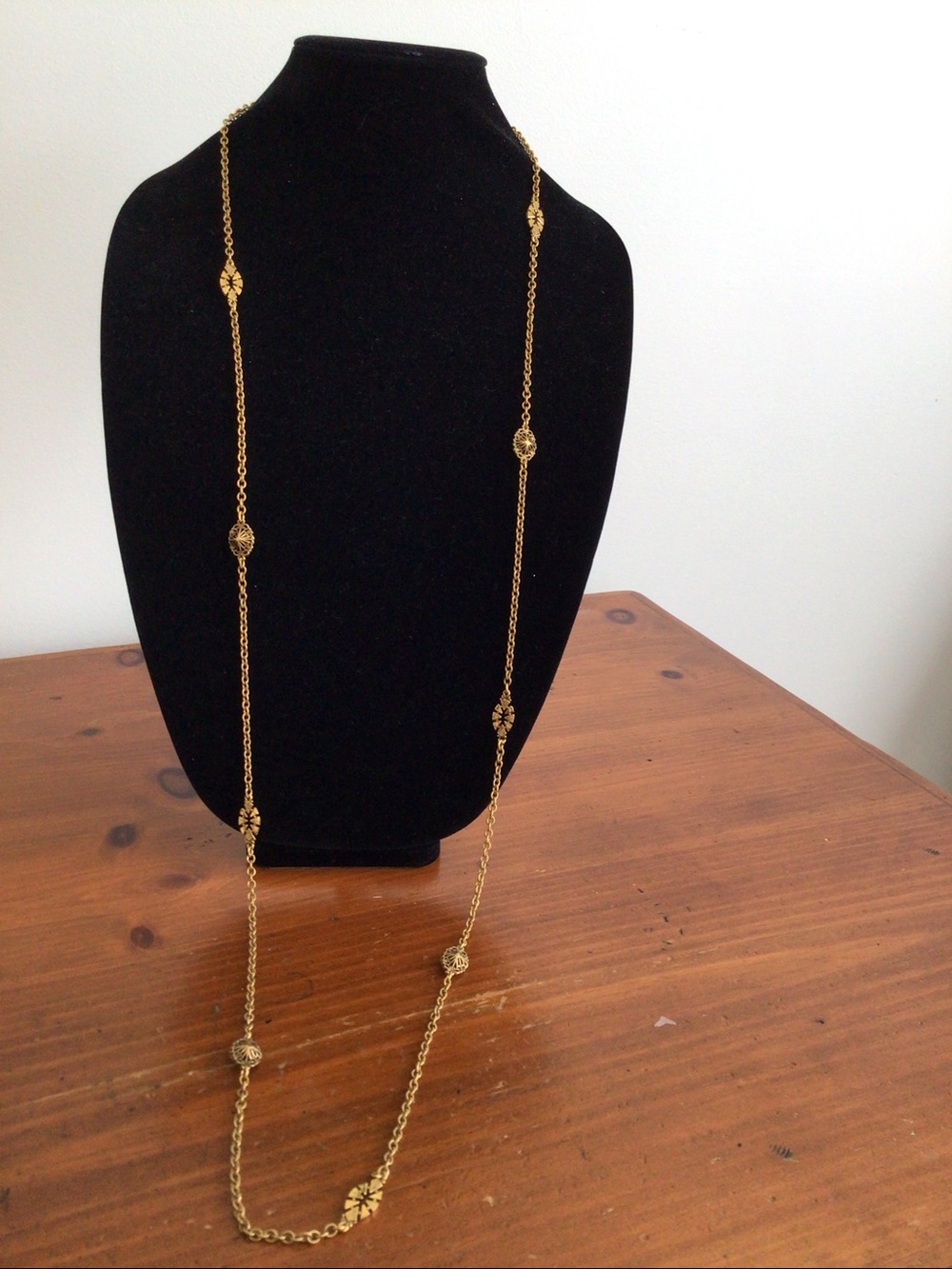 Vintage-Style Gold Filigree Pendant Necklace - Elegant Women’s Jewelry